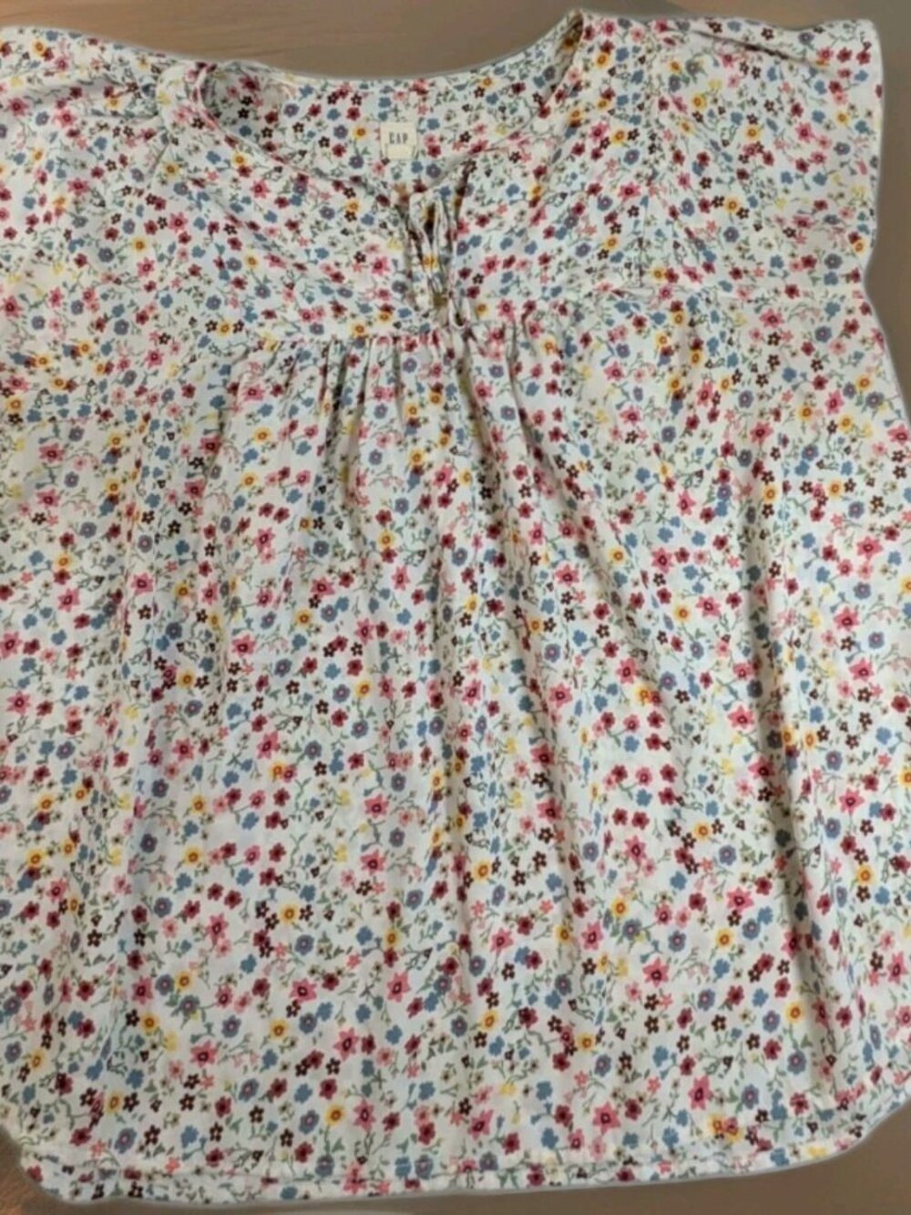 GAP Blouse Women's Size Medium Multicolor Floral Short Sleeve V-neck
